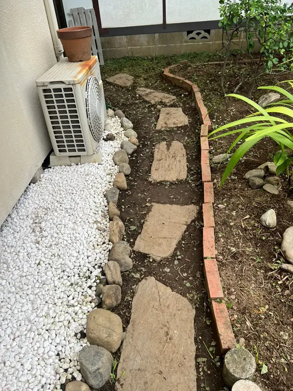 雑草が生い茂って手が付けられない【東京都立川市】 - 植木の剪定、伐採、草刈りは【植木ドクター】低価格な植木屋さん